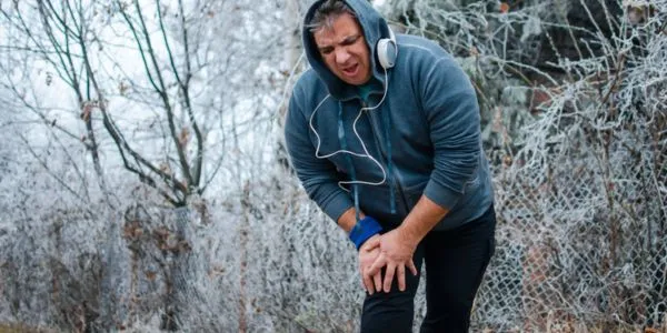 Cold Weather & Knee Stiffness: Causes, Symptoms, and Relief Tips